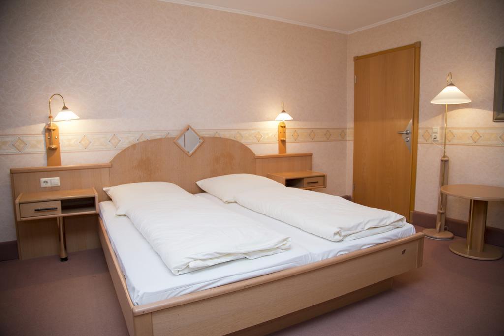 Hotel Garni Promenade Weißenhorn Quarto foto
